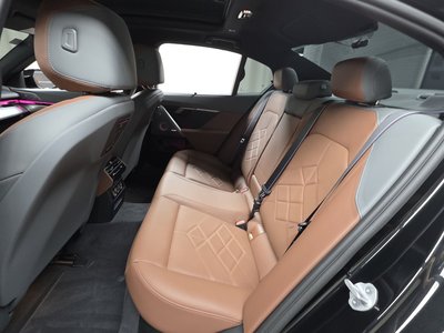 2025 BMW 5 SERIES 缩略图 18