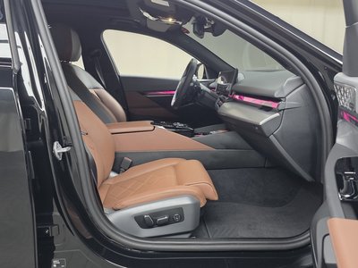 2025 BMW 5 SERIES 缩略图 16