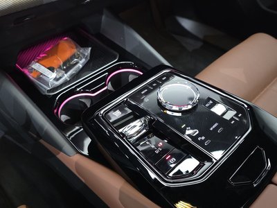 2025 BMW 5 SERIES 缩略图 12