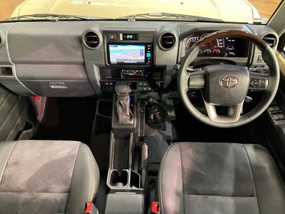 TOYOTA LAND CRUISER 70 - 2