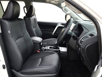 TOYOTA LAND CRUISER PRADO - 7