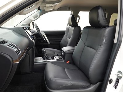 TOYOTA LAND CRUISER PRADO - 8