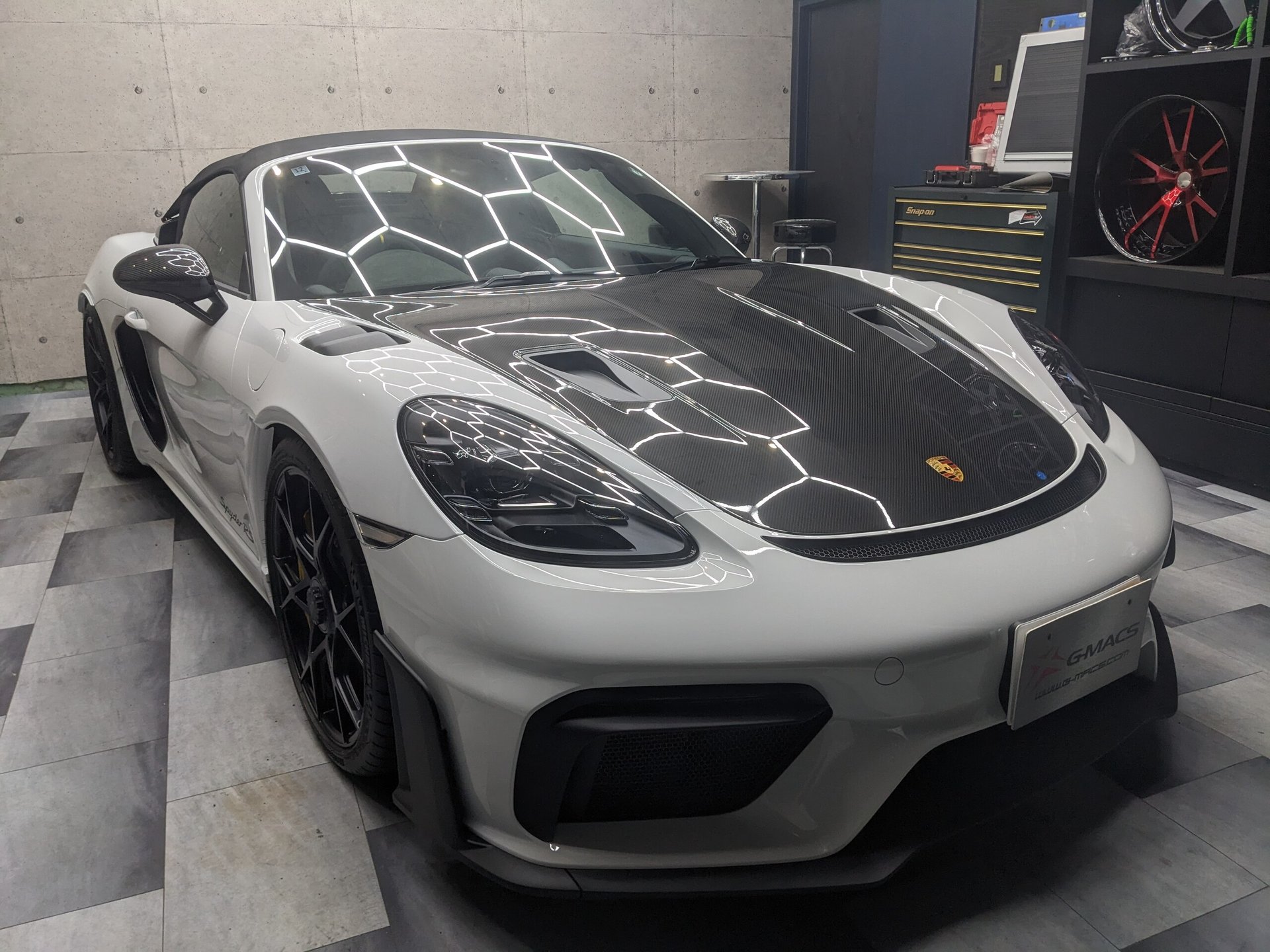 PORSCHE 718 SPYDER - View 1