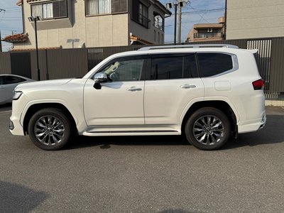 TOYOTA LAND CRUISER 300 - 10
