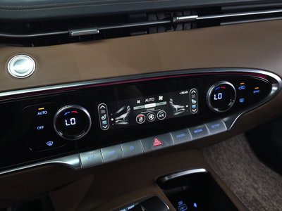 2022 Genesis GV70 thumbnail 23