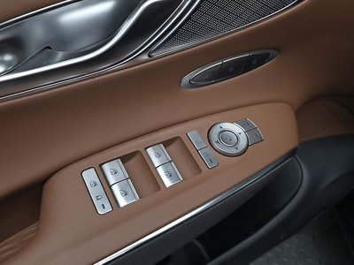2022 Genesis GV70 thumbnail 28