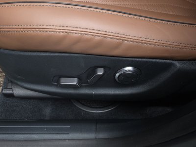 2022 Genesis GV70 thumbnail 35