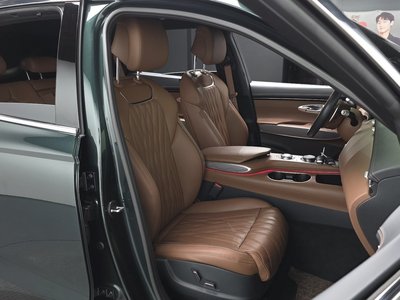 2022 Genesis GV70 thumbnail 16