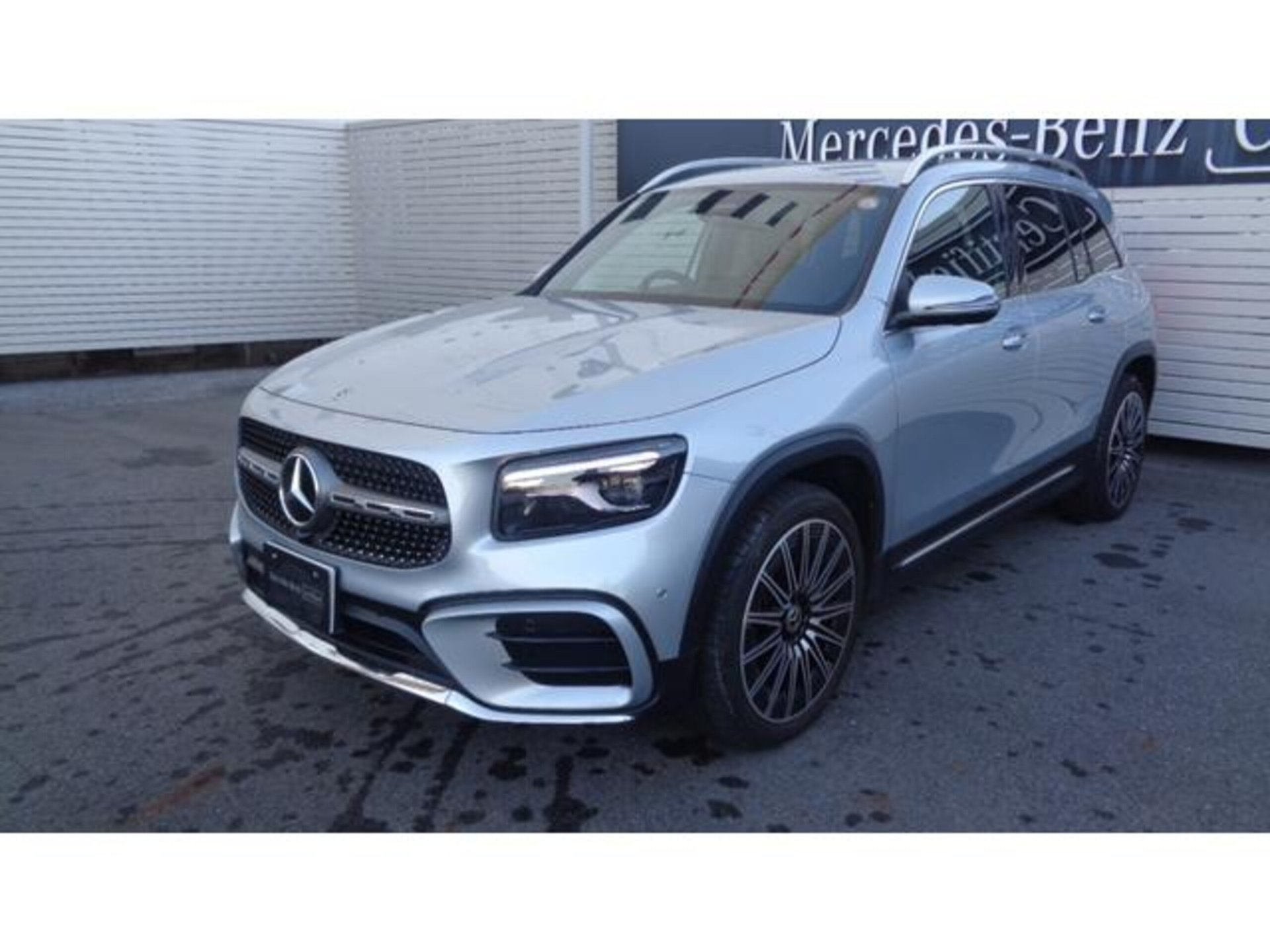 MERCEDES-BENZ GLB - View 1