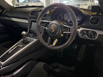 PORSCHE CAYMAN GT4 - 5