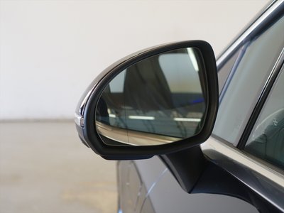 MERCEDES-BENZ EQE - 10