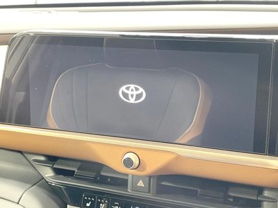 2023 Toyota CROWN CROSSOVER photo 4