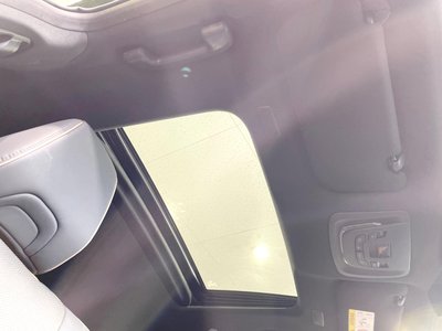 2023 Toyota CROWN CROSSOVER photo 3