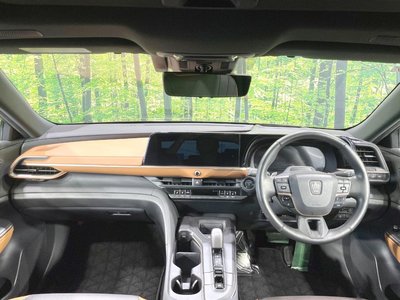 2023 Toyota CROWN CROSSOVER photo 2