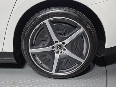 MERCEDES-BENZ EQE - 8