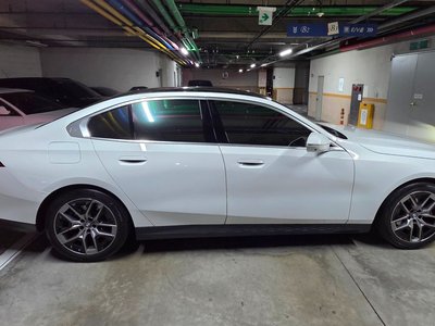 صورة 2 لـ 2024 BMW 5 SERIES