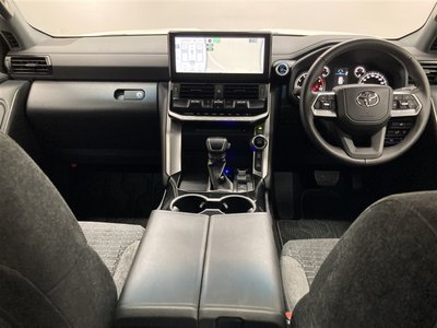 TOYOTA LAND CRUISER 300 - 7