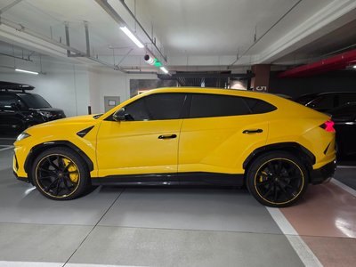 LAMBORGHINI URUS - 3