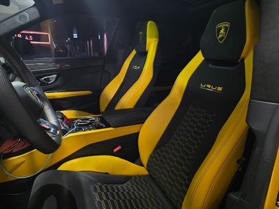 LAMBORGHINI URUS - 10