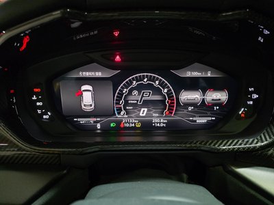 LAMBORGHINI URUS - 8