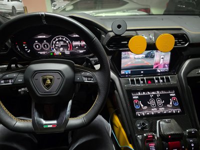 LAMBORGHINI URUS - 4
