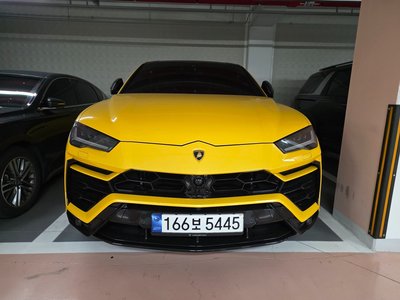 LAMBORGHINI URUS - 2