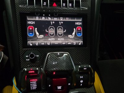 LAMBORGHINI URUS - 9
