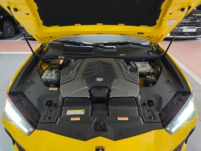 LAMBORGHINI URUS - 7