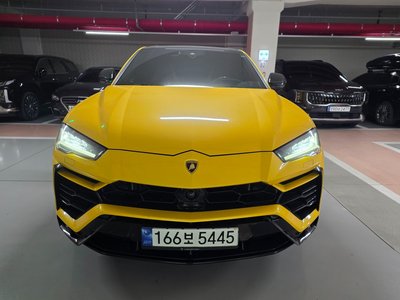 LAMBORGHINI URUS - 1