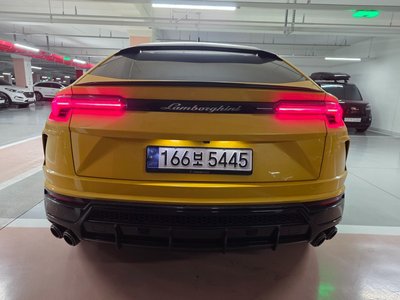LAMBORGHINI URUS - 5