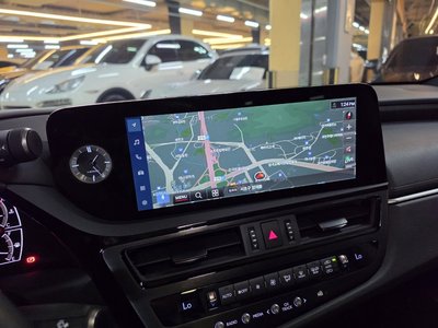 2025 Lexus ES 照片 10