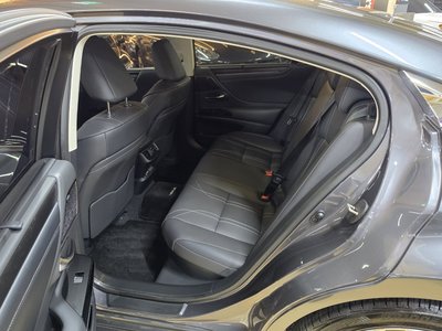 صورة مصغرة 12 لـ 2025 Lexus ES