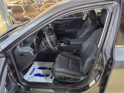 صورة مصغرة 11 لـ 2025 Lexus ES