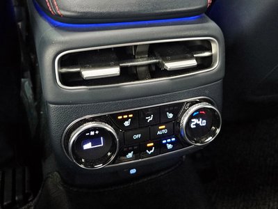 2021 Genesis GV70 — миниатюра 17