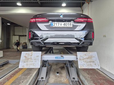 2023 BMW 5 SERIES 照片 3