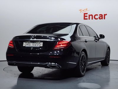 MERCEDES-BENZ E-CLASS - 4