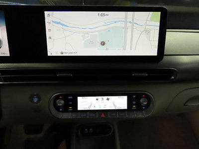 2022 Genesis GV60 — миниатюра 13