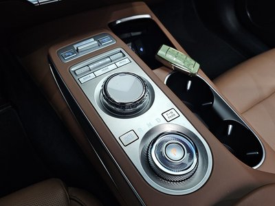 2021 Genesis GV70 thumbnail 12
