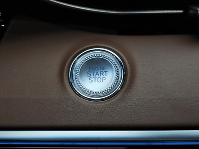 2021 Genesis GV70 thumbnail 32