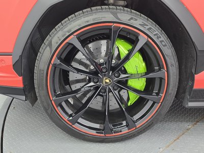 LAMBORGHINI URUS - 6
