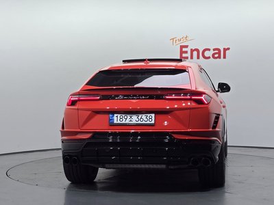 LAMBORGHINI URUS - 3