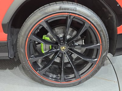 LAMBORGHINI URUS - 8