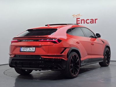 LAMBORGHINI URUS - 4