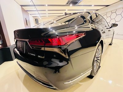 صورة 10 لـ 2025 Lexus LS