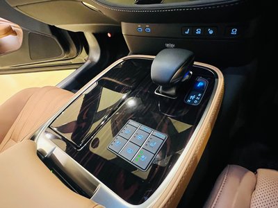 صورة مصغرة 39 لـ 2025 Lexus LS