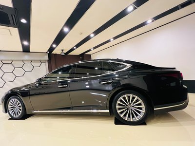 صورة 7 لـ 2025 Lexus LS