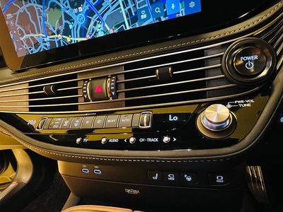 صورة مصغرة 41 لـ 2025 Lexus LS