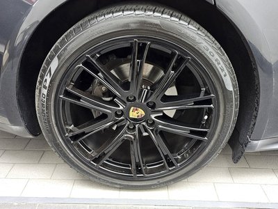 2018 Porsche PANAMERA photo 6