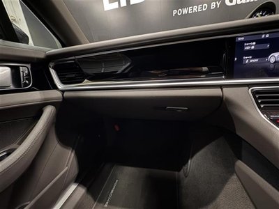 PORSCHE PANAMERA - 10