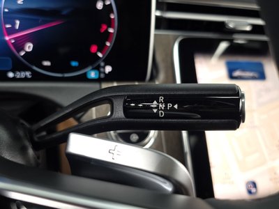 MERCEDES-BENZ E-CLASS - 10